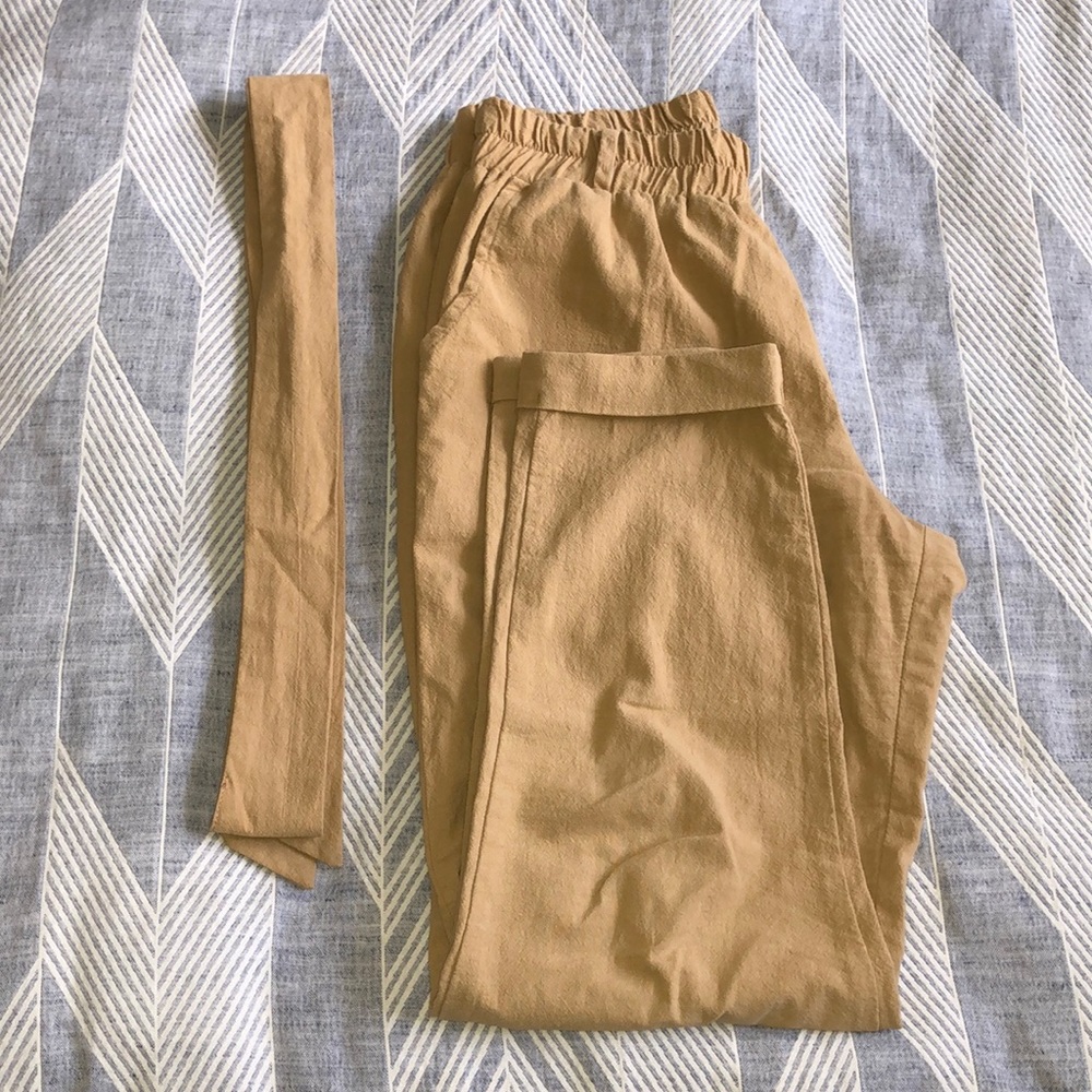 Carly Jean LA Size Small cropped pants with elastic waistband and tie belt